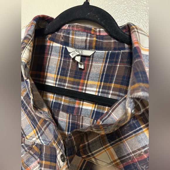 BKE Plaid Flannel Button-Up Long Sleeve Shirt | Top - Picture 4 of 4
